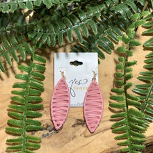 Load image into Gallery viewer, Catch Your Dreams | Earrings - Pink
